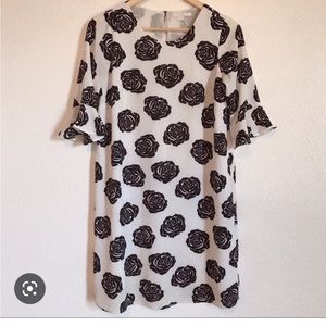 C & e black and white floral dress in rose print size large L